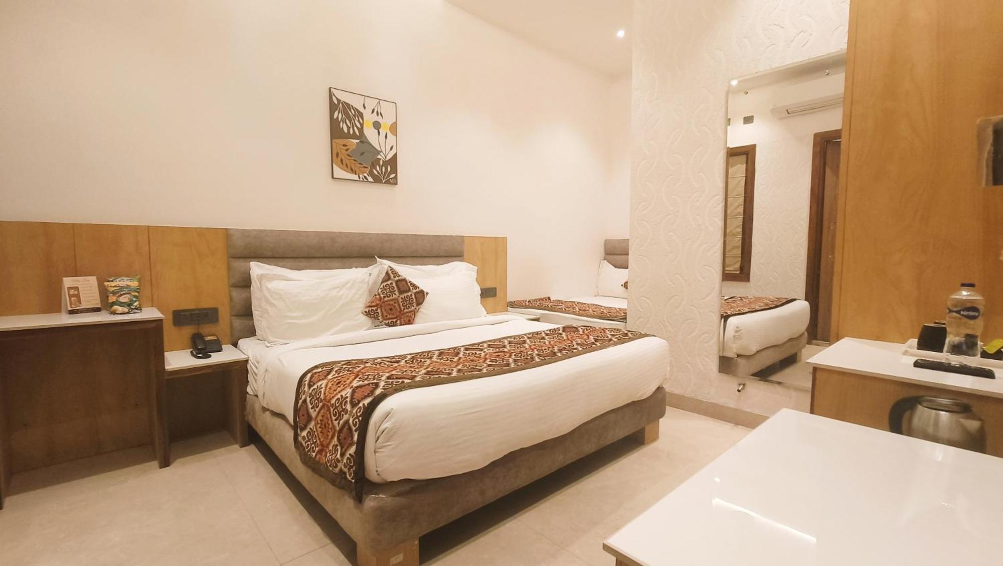Blessings Hotel Amritsar Exteriör bild
