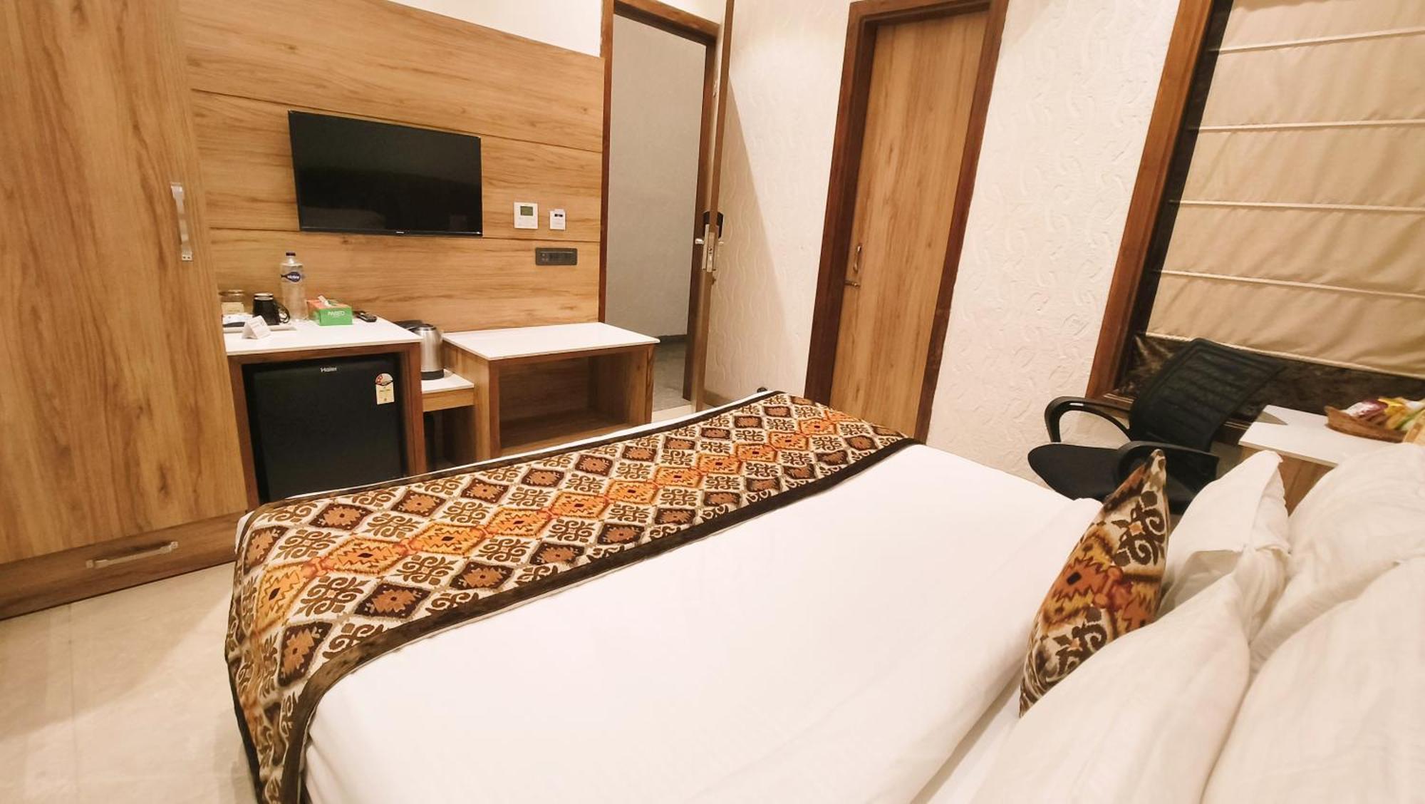 Blessings Hotel Amritsar Exteriör bild