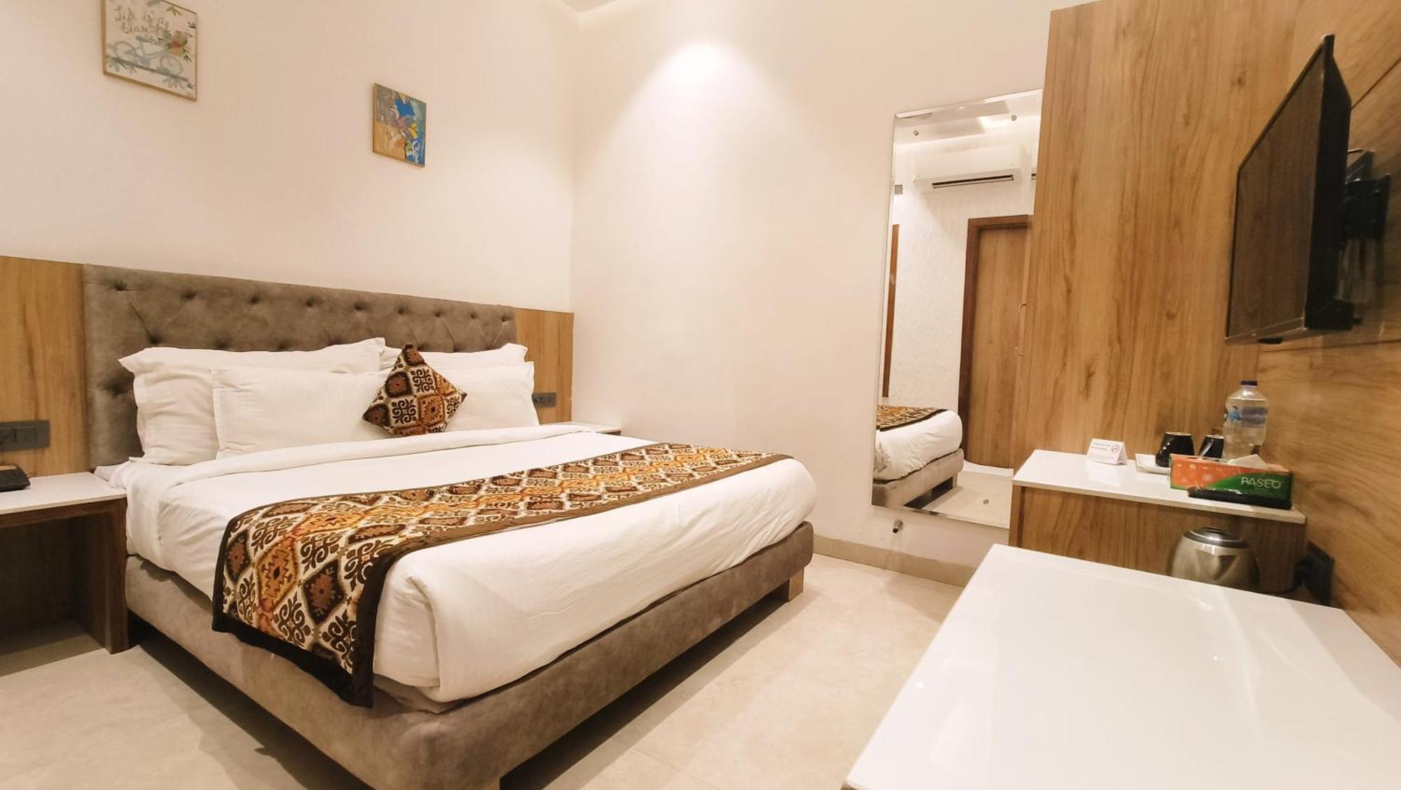Blessings Hotel Amritsar Exteriör bild